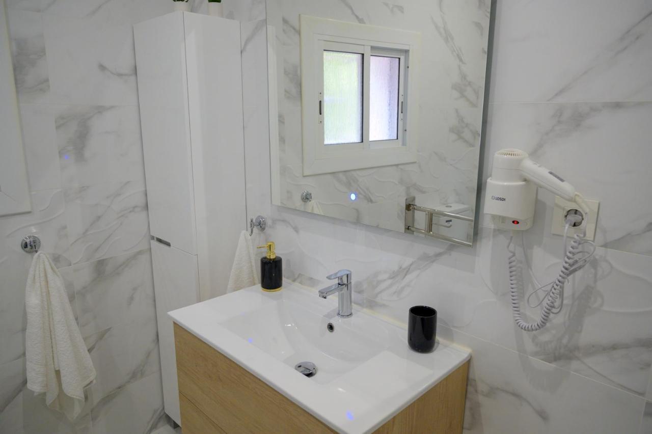 圣埃斯特韦·塞斯罗维尔Relax House Barcelone别墅 外观 照片